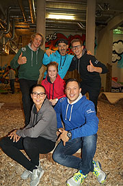 Jugendbetreuer Patrick, Paolo, Valentina, Barman Valentin, Christine und Daniel Stock   ©Foto: Stock